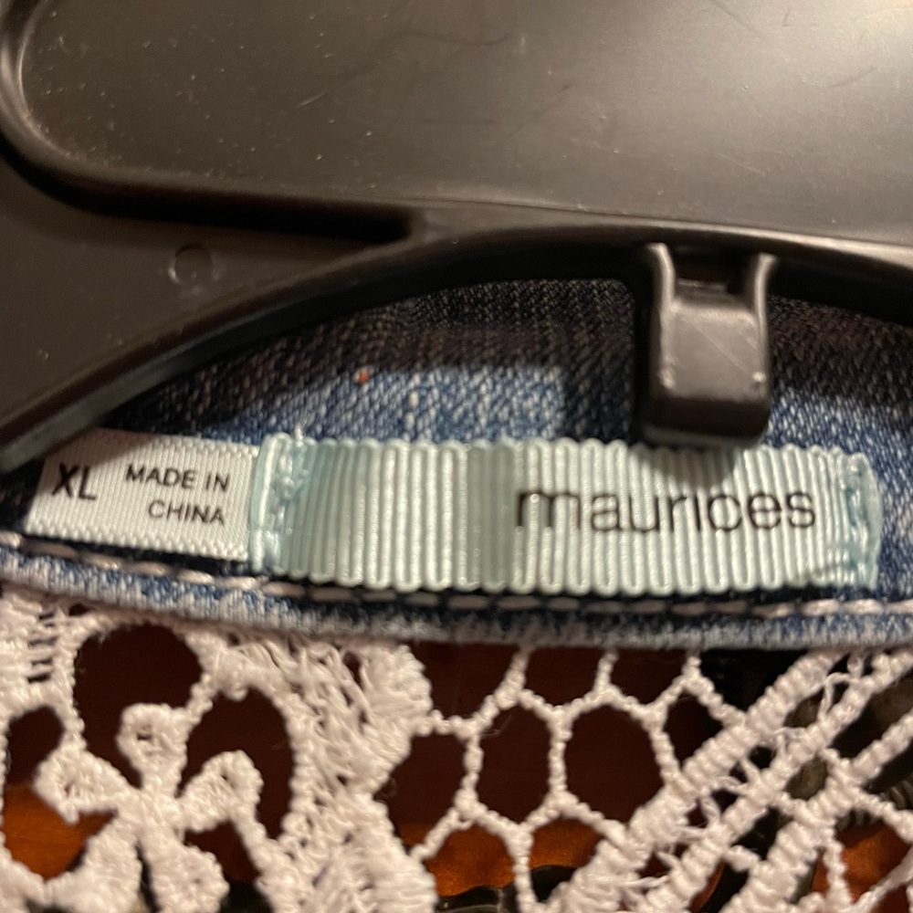 Maurice’s Vest - Picture 2 of 5